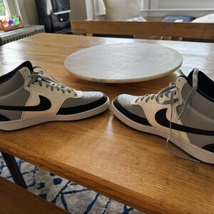 Nike Black and Gray Sneakers High-Top Leather